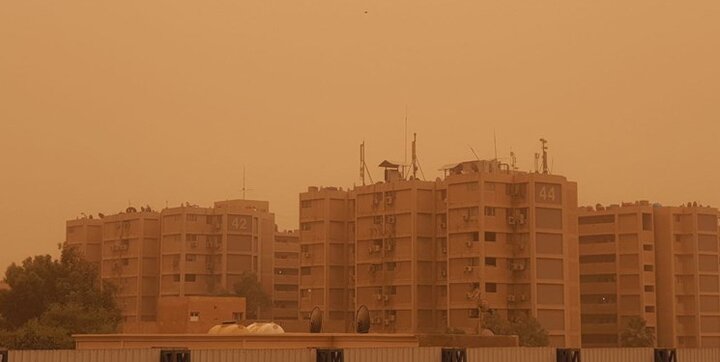 تصاویری آخر زمانی از آسمان سرخ بغداد در پی طوفان  غبار و شن / فیلم