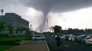 تصاویر آخرالزمانی از گردبادی که خودروها را از جا بلند کرد! / فیلم