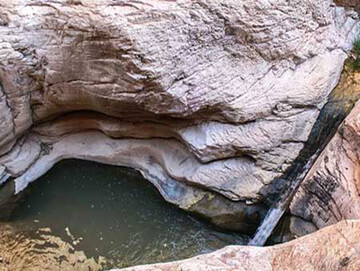 معدن سنگ اهرم آبشاری با جاذبه‌های زیبا