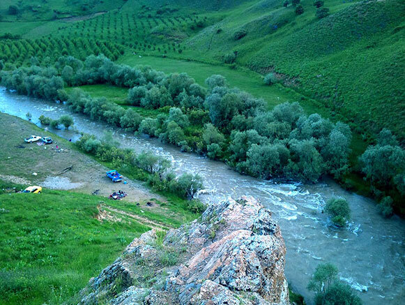 بیمضرته روستایی در دشت‌های سرسبز 