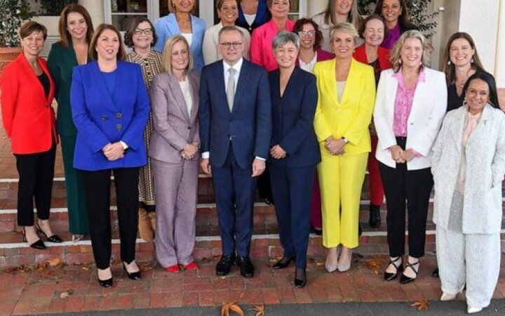 دولت جدید استرالیا با ۱۳ وزیر زن سوگند یاد کرد / عکس