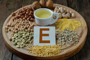 علائم کمبود ویتامین E در بدن + نشانه ها