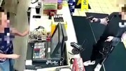 سرقت مسلحانه پسر ۱۲ ساله خونسرد از یک مغازه / فیلم
