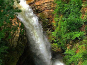 ویسادار آبشاری مرتفع در گیلان