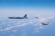 پرواز بمب افکن‌های بی ۵۲ آمریکا و جنگنده‌های رژیم صهیونیستی بر فراز خلیج فارس