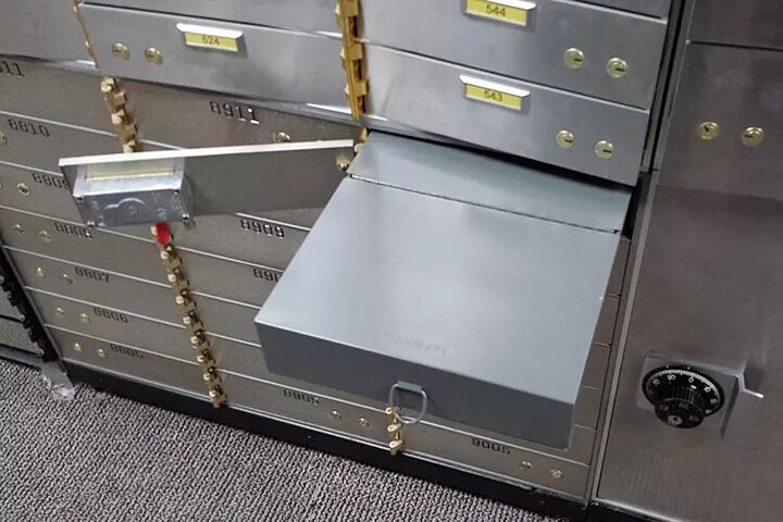 چهکسی مسئول صندوق امانات سرقت شدهی بانکهاست؟ چهکسی مسئول صندوق امانات سرقت شدهی بانکهاست؟