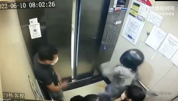 ویدیو عجیب از کتک خوردن یک مرد از زن در آسانسور
