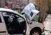تصادف وحشتناک و مرگبار دختر جوان و سطل رنگ با خودرو سواری / فیلم