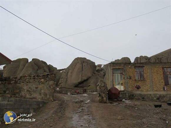  اباذر دهکده‌ای صخره‌ای که ۵ خانوار در کنارش زندگی می‌کنند 