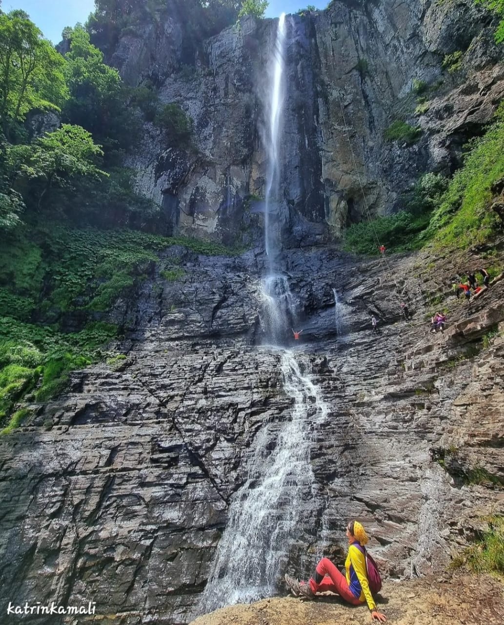 روایت کاترین کمالی از آبشار لاتون در استان گیلان