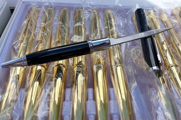 کشف خودکارهای چاقویی توسط پلیس تهران / قیمت این خودکارها چند؟ / فیلم
