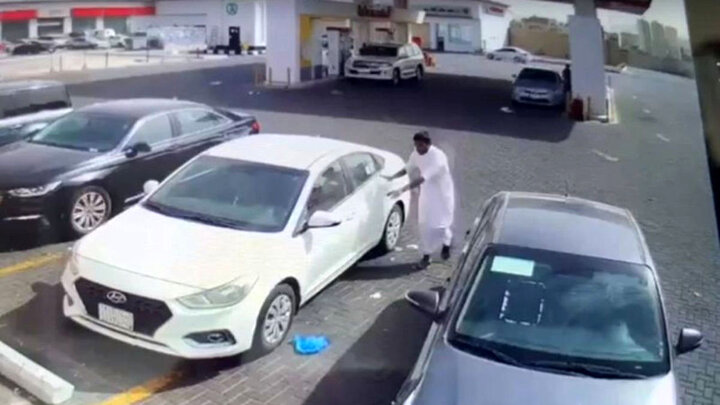 لحظه سرقت خونسردانه خودروی هیوندای در عربستان / فیلم