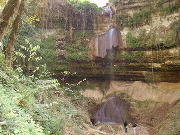 سه کیله آبشاری با ارتفاع سی متری در مازندران