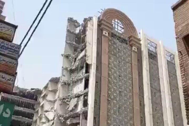 تصاویر باورنکردنی از تخریب عجیب ساختمان متروپل آبادان / فیلم