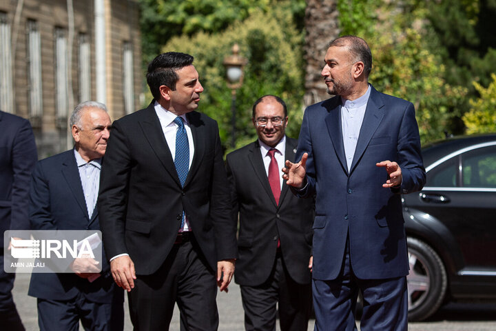 دیدار رئیس مجلس ارمنستان با وزیر امور خارجه ایران در تهران / تصاویر