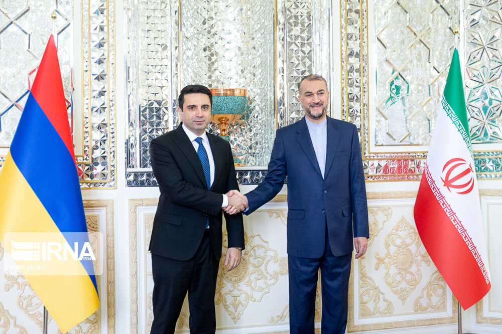 دیدار رئیس مجلس ارمنستان با وزیر امور خارجه