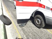 راننده‌ اتوبوس با پنچر کردن آمبولانس جان کودک ۲ ساله را گرفت / بهانه عجیب راننده!