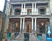 آرازی خانه‌ای دو طبقه یادگاری از دوره قاجار