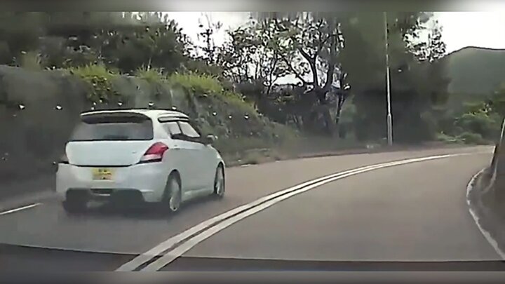 ویدیو دلخراش از لحظه برخورد اتومبیل با صخره