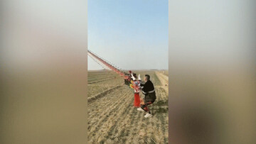 به پرواز درآوردن بادبادک ۱۹۹ متری در آسمان چین / فیلم