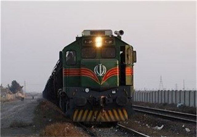 وقوع آتش سوزی در راه آهن تهران