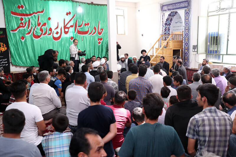رییس‌جمهور در مسجد امام خمینی(ره) بجنورد / تصاویر