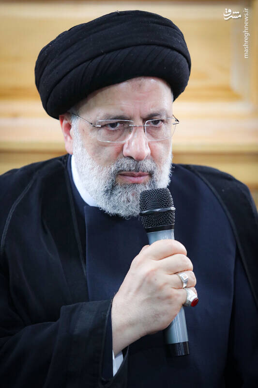 رییس‌جمهور در مسجد امام خمینی(ره) بجنورد / تصاویر