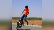 راه بردن عجیب موتورسیکلت با تک چرخ / فیلم