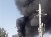 تصاویری از آتش‌سوزی در کارخانه مواد شوینده در شهرک شکوهیه قم / فیلم