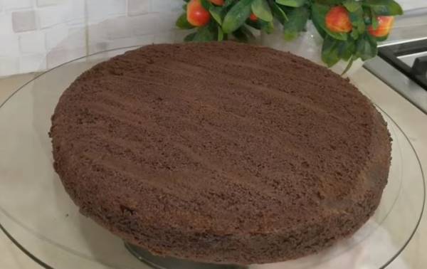 طرز تهیه خوشمزه‌ترین کیک شکلاتی بدون فر و همزن 