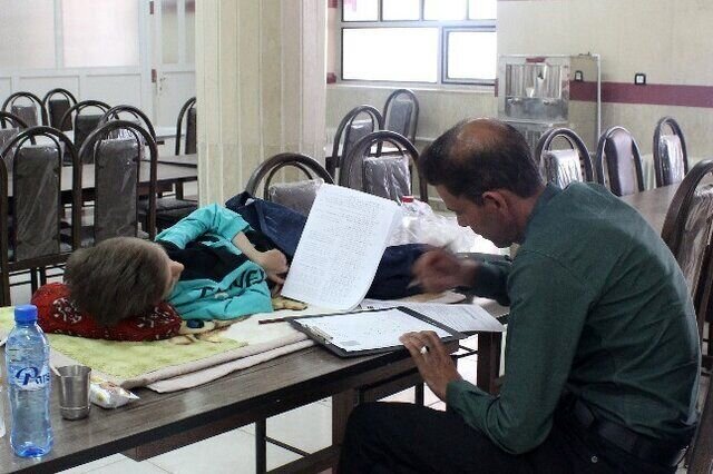 حضور متفاوت یک دانشآموز خرمبیدی در کنکور امسال/ عکس