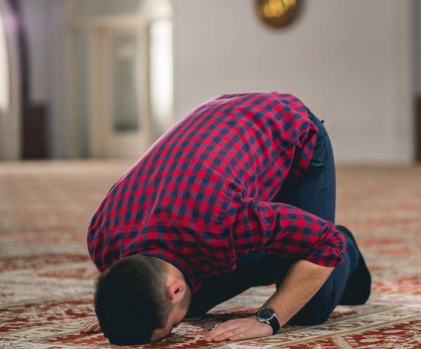 نماز و اعمال روز جمعه در مفاتیح الجناح و روایات