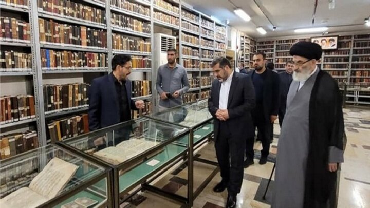 وزیر فرهنگ و ارشاد اسلامی از کتابخانه آیت‌الله مرعشی نجفی بازدید کرد