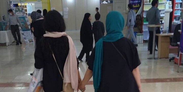 جمعی از حوزویان: به فشارهای دشمنان درباره حجاب اعتنایی نکنید!