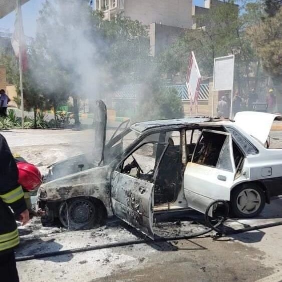 آتش سوزی شدید خودروی پراید در مشهد + فیلم و عکس