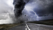 تصاویر دلهره آور از لحظه وقوع گردباد هولناک که ساختمان ها را از جا می کند! / فیلم