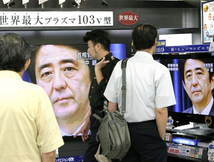 تصاویر جالب از شینزو آبه رییس جمهور سابق ژاپن که به قتل رسید؛ از لباس عروسی تا لباس کارتونی