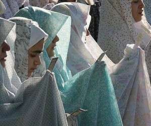 نماز خواندن زنان با بلوز و شلوار چه حکمی دارد