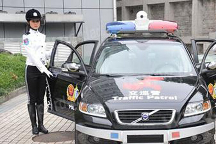 اقدام عجیب رانندگان چینی‌ برای جریمه نشدن توسط پلیس / فیلم
