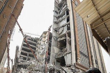 تصاویر هولناک از ریزش آپارتمان ۳ طبقه به علت گودبرداری نامناسب در تبریز / فیلم