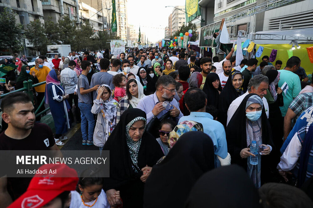 تصاویری از مهمانی بزرگ امروز در خیابان ولیعصر تهران