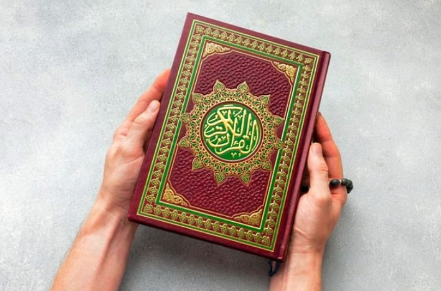 چرا  هنگام تلاوت قرآن باید سکوت کرد؟