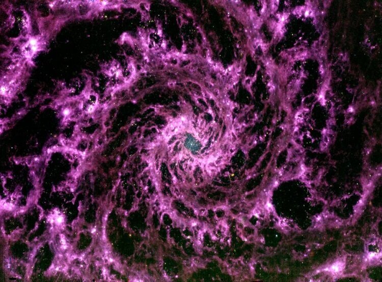 انتشار جدیدترین عکس تلسکوپ فضایی جیمز وب | زیبایی خارق‌العاده یک کهکشان مارپیچی بنفش