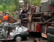 مرگ دلخراش زن جوان گیلانی درپی واژگونی کامیون روی خودرویش+ پراید له شد! / فیلم و عکس