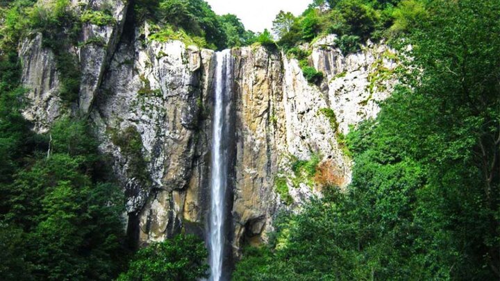 آبشار لاتون؛ مرتفع‌ترین آبشار ایران در استان گیلان / فیلم