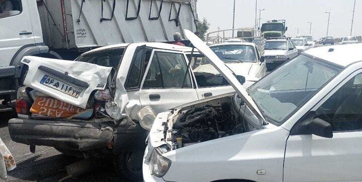 جزییات تصادف زنجیره‌ای در تهران / یک کامیون و ۷ خودرو با هم تصادف کردند