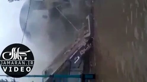 ویدیو وحشتناک از تخریب چندین ساختمان در بافت تاریخی یزد به دلیل وقوع سیل