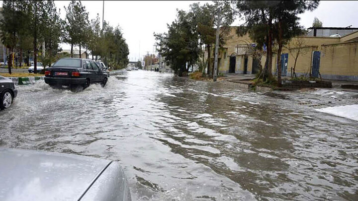 تصاویر دیده نشده از غرق شدن خودرو ها در سیل شب گذشته شیراز / فیلم