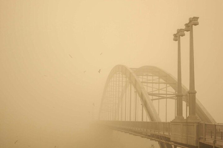 گرد و غبار شدید در خوزستان / بستری ۳۳ نفر در بخش‌های ویژه بیمارستان