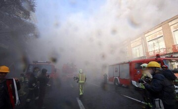 آتش سوزی وحشتناک در نمایشگاه مبل در خیابان خلیل آبادی تهران‌ ‌/ فیلم